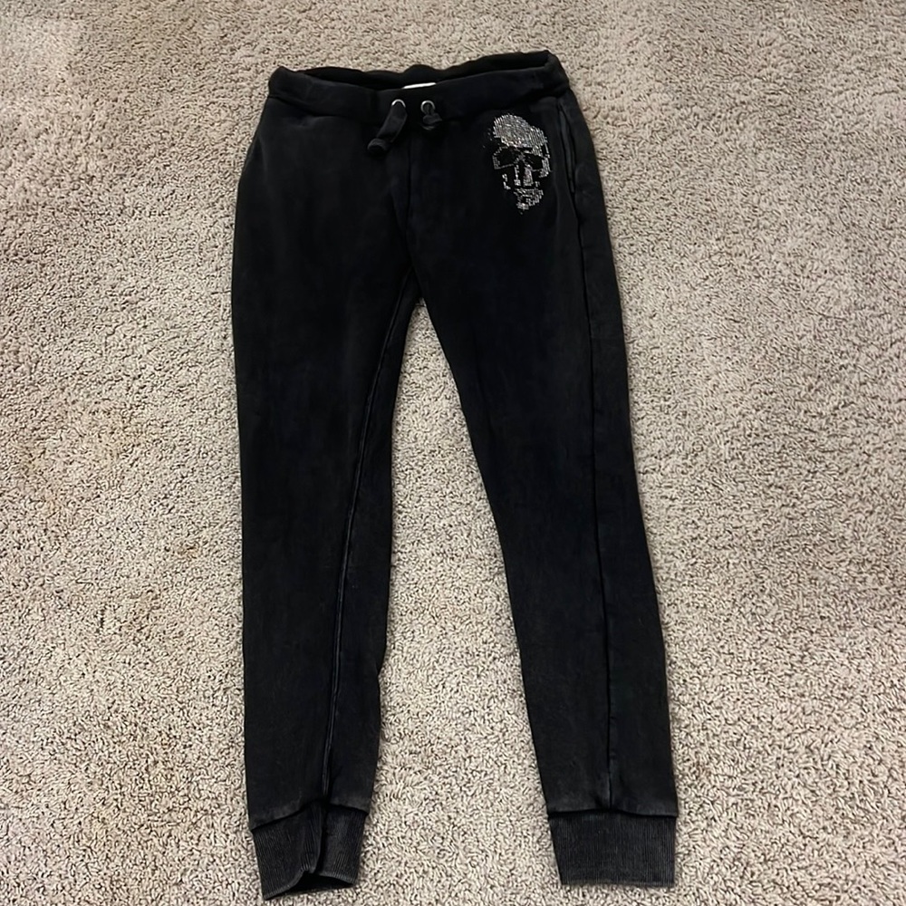 Super cute and trendy skull sweatpants! Gently worn but good condition